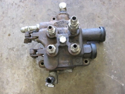 Válvula de control hidráulico para minicargadora Hydramac Hydra Mac 8 C 8C  Foto 1 de 4