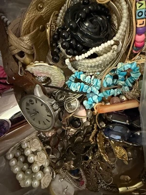 3.278kg Jot Lot of Broken Tangled Costume Jewellery Necklace Beads Craft Resell - Image 1 of 2