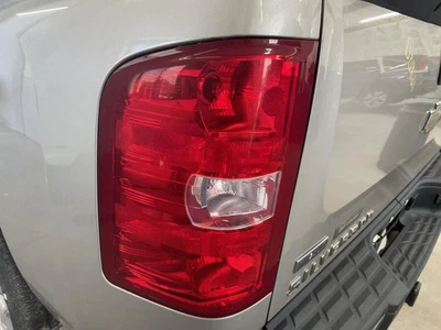 Conjunto de luz trasera izquierda usado se adapta a: camioneta Chevrolet Silverado 1500 2008 Foto 1 de 4