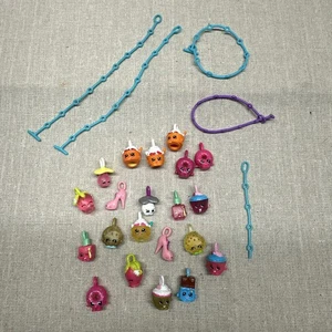 Lot de breloques Shopkins + bracelets - Photo 1/5