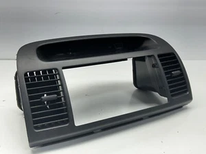 Toyota Camry 2002 06 radio aire acondicionado ventilación superior centro tablero moldura gris OEM - Imagen 1 de 2