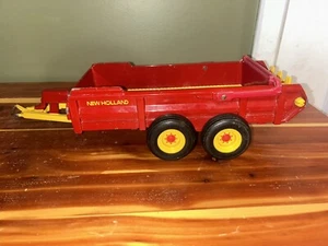 New Holland Manure Spreader Tandem Axle 1/16 by ERTL - Picture 1 of 9