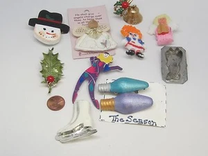 LOT 10 PIN+SKATES,CHRISTMAS LIGHTS,SNOW MAN,ANGEL,BELL,GIRL,CLOWN - Picture 1 of 3