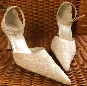 NEU LUXUS RIEMCHEN PUMPS ZIERPERLEN EUR 36 38 39 41 SINGH S. MADAN 139€ *095798 - Bild 1 von 5