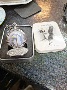 Reloj Bolsillo AL Agnew Águila Calva Tono Plata con Cadena, Estaño Coleccionable - Imagen 1 de 5