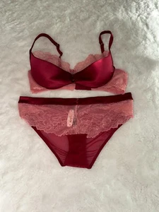 Neu ADORE ME 36C roter Satin & Spitze Uplift BH + passendes Höschen Hipster Gr. M Set - Bild 1 von 11