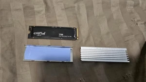 Crucial T700 4 To Gen 5 M.2 NVMe avec dissipateur thermique - Photo 1/1
