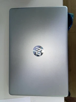 HP 15s-eq3005nl 15,6" (512GB SSD, AMD Ryzen 5 5625U, 4,30GHz, 8GB RAM) Laptop - - Immagine 1 di 4