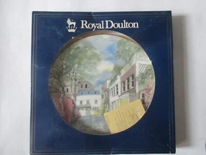 Piatto da collezione The Mews Fine Bone China di Royal Doulton nuovo e in scatola - Foto 1 di 8
