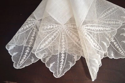 ANTIQUE VINTAGE HANKY ECRU LACE & EMBROIDERED NET LACE WHEAT STALKS BEAUTIFUL - Image 1 of 4