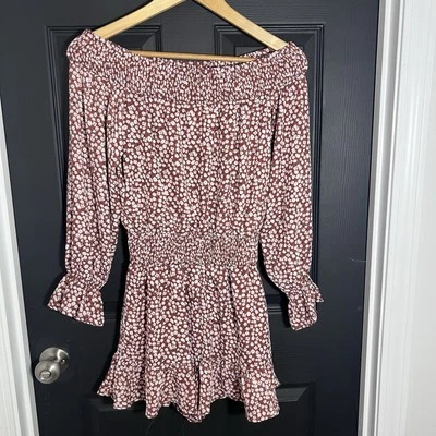 Romper LE LIS floral fora do ombro tamanho P marrom branco babado cintura borrada - Imagem 1 de 4