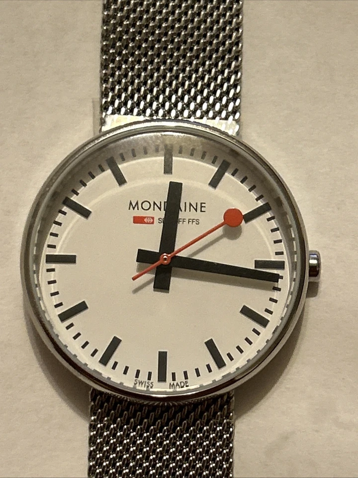 Reloj de cuarzo Mondaine Mini Giant 35 mm acero esfera blanca damas A763.30362.11SBM Foto 1 de 4