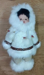 Eskimo Alaska 10 Zoll Puppe Echtfell Perlen Kunststoff Gesicht & Hände weicher Körper - Bild 1 von 22
