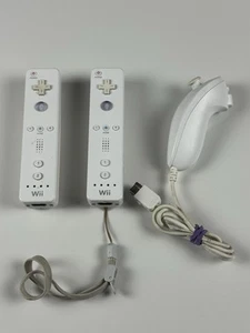 Lot Of 3 OEM Official Nintendo Wii Controllers RVL-003 Nutchuk RVL 004 - Picture 1 of 2