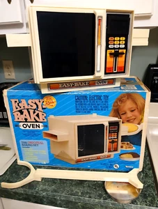 Vintage 25th Anniversary EASY BAKE Oven in Original Box w/Pan & Tool Kenner 1988 - Picture 1 of 12