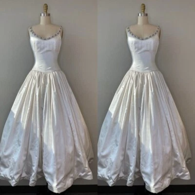 Vestidos de noiva simples miçangas cetim gola barco branco marfim linha A vestidos de noiva - Imagem 1 de 4