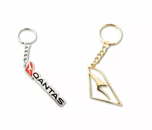 SET OF 2 QANTAS AUSTRALIA LOGO WORD & GOLD CUT OUT LOGO KEYRING KEY RING - Bild 1 von 1
