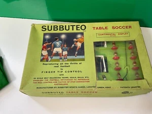 Subbuteo Continental Display Edition Scarecrow Teams with Pitch & Corner Kickers - Picture 1 of 12