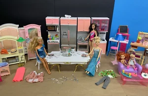 Enorme lotto misto Barbie mobili accessori bambole cucina forno frigo elettrodomestici - Foto 1 di 22