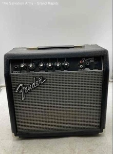 Fender Frontman 15G Musical 38 Watt Combo Electric Guitar Amplifier - Picture 1 of 6