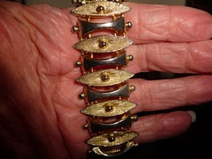 SARAH COV TEXTURED  SILVER & GOLD   TONE  6'' L X  1'' W  WRAP   BRACELET #29/18 - Picture 1 of 9