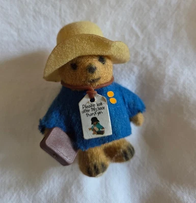 "Mini Eden Paddington Bear abrigo azul sombrero amarillo 2,5"" flocado Hong Kong" de colección Foto 1 de 3