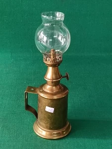 ANTICA LAMPADA FRANCESE DA TAVOLO A PETROLIO LAMPE PIGEON IN OTTONE. CV12 - Foto 1 di 8