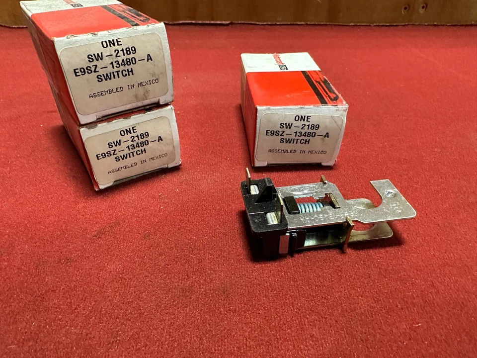 INTERRUPTOR DE LUZ DE FRENO FORD THUNDERBIRD COUGAR 1989-1997 E9SZ-13480-A SW-2189 NUEVO EN STOCK Foto 1 de 1