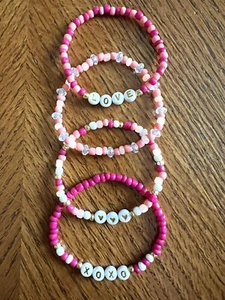 LOVE ❤️❤️ XOXO Beaded Stretch Bracelets PINKS WHITE Gold Set Of 4 - Picture 1 of 4