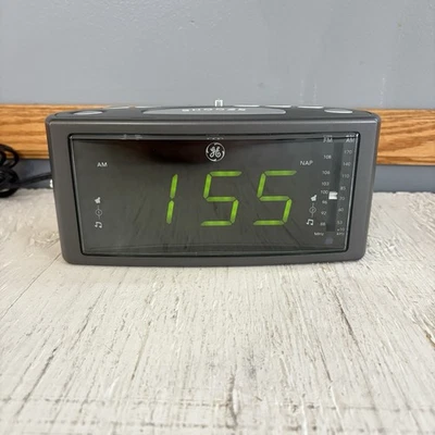 GE Alarm Clock Radio 7-4853C Dual Alarm Snooze AM-FM Digital General Electric - Image 1 of 4