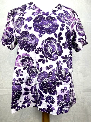 Blusa Médica Para Mujer Med Couture Cuello en V Bolsillos Estampado Floral Púrpura y Blanco Talla S Foto 1 de 2