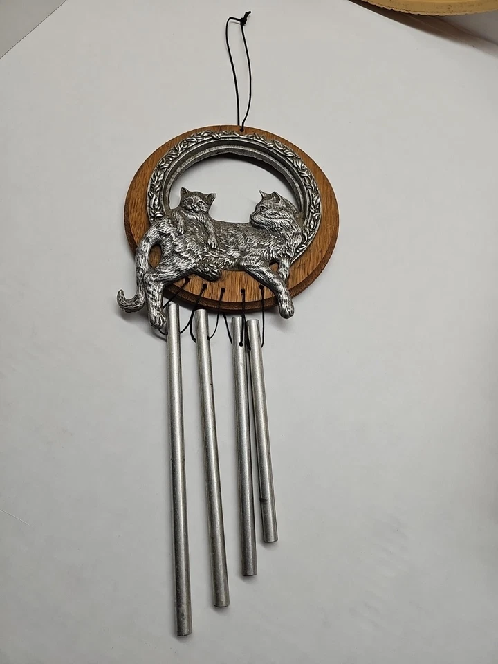 Винтажные оловянные и деревянные китайские колокольчики Mother Cat & Kittens W/Vines Carson 1998 б/у в отличном состоянии - Изображение 1 из 3