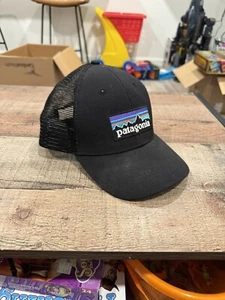Patagonia P-6 Logo Snapback LoPro Trucker Sombrero Negro Gorra de Malla Ajustable Exterior - Imagen 1 de 9