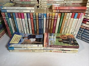 Mixed LOT Of 40 VTG Harlequin Presents Paperback Books Romance Novels Used (A) - Picture 1 of 18