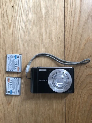 SONY CYBERSHOT DSC-810 WITH 2 SPARE BATTERIES - Image 1 of 4