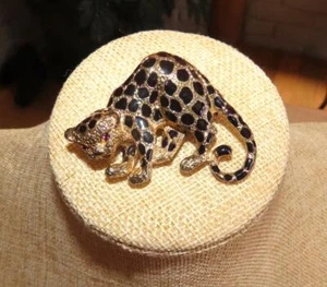 Parkland leopard pin/pendant; goldtone metal, black enamel, rhinestone eyes - Picture 1 of 7