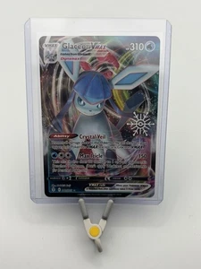 Glaceon VMAX - (Holiday Calendar) 041/203 Miscellaneous Cards & Products Holo - Picture 1 of 2