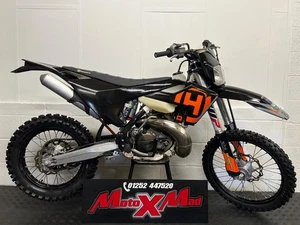 Husqvarna TE 300 2019 Enduro bike 79 hours - Picture 1 of 9