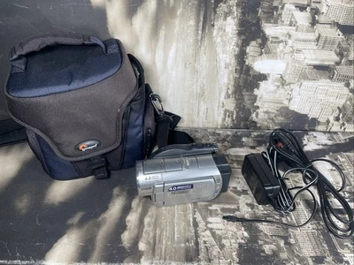 Sony DCR-DVD406E PAL DVD±R/RW Handycam Digital Video Camera Camcorder Recorder - Image 1 of 4