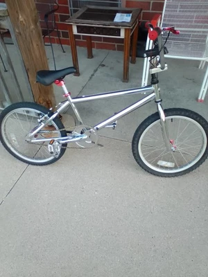 Bicicleta estilo BMX Schwinn Foto 1 de 4