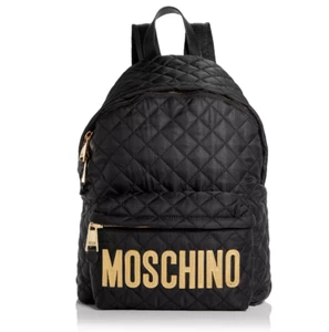 Nueva con etiquetas mochila de nailon acolchada Moschino precio de venta sugerido por el fabricante $755 - Imagen 1 de 4