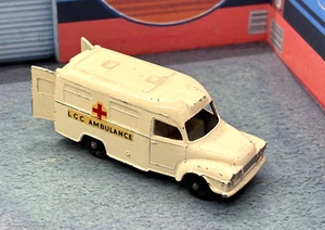 Vintage Matchbox 1-75 Lomas Ambulance No. 15 1:81 Scale - Picture 1 of 3