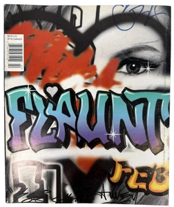 Flaunt Magazine February 2001 Kiss Me Issue No. 21 - Bild 1 von 9