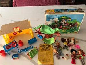 Mattel Honey Hill Bunch Clubhouse with 6 Dolls, Box & Instructions from 1975 - Picture 1 of 24