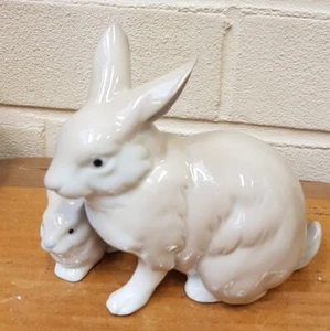 Vintage Preloved Porcelain Rabbits Figurines - Picture 1 of 5