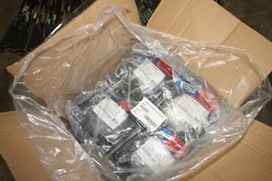 Box of 50 Tripp-Lite VGA Monitor Replacement Gold Cable HD15 P512-015 - Picture 1 of 3