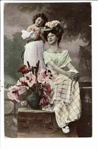 CPA Carte  postale-Pays Bas -Fantaisie Une maman ,et sa fille derrière elle  VM - Picture 1 of 2