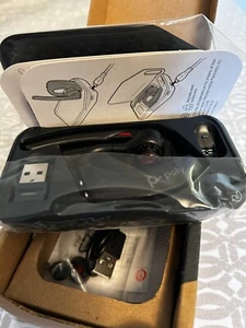 Poly Voyager 5200 UC Wireless Headset, Charging Case & USB Receiver-New open Box - Photo 1 sur 4