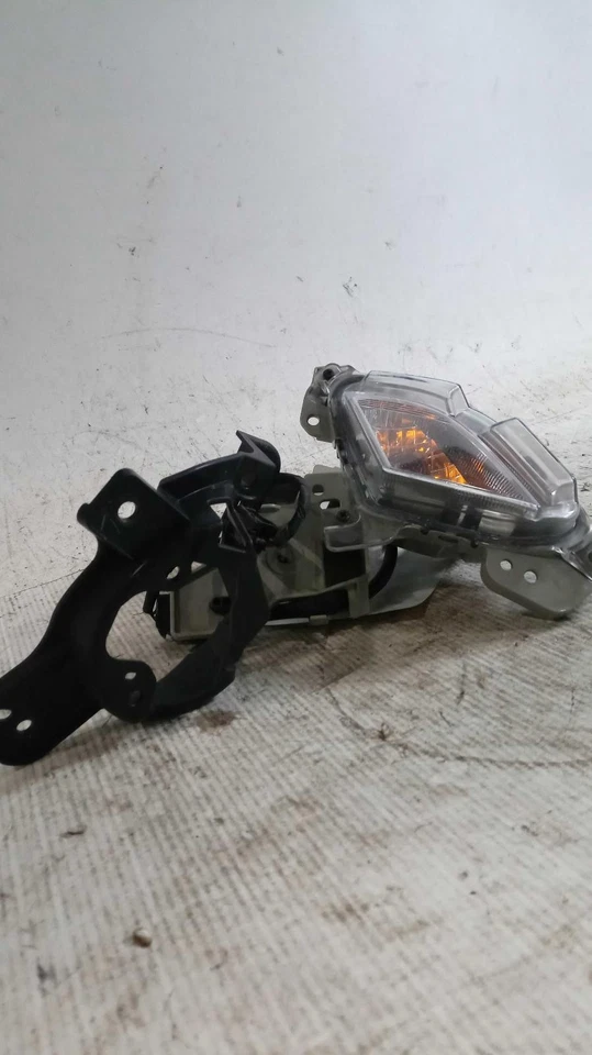 2019 Mazda CX-3 Right Turn Signal Light Assembly Black OEM Used 706381 - Image 1 of 4