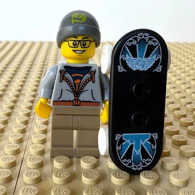 LEGO Minifigures: Skateboarder ALT HEAD, col04-9, 8804, SERIES 4, 2011 - Image 1 of 4